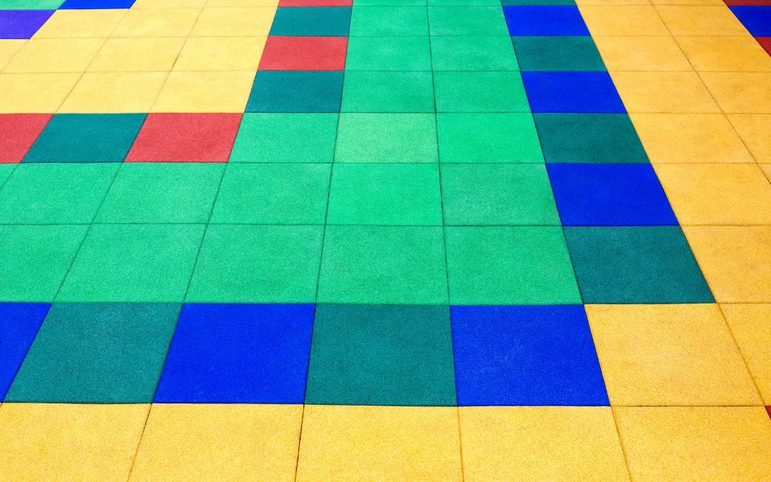 El pavimento de caucho es una solución de igual para la construcción del suelo de parques infantiles y residencias de ancianos.